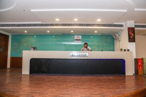 Reception - Capital O 5752 Tuma Park Adityaz (Gwalior)