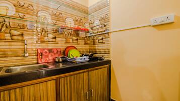 Double or Twin Room | Private kitchenette