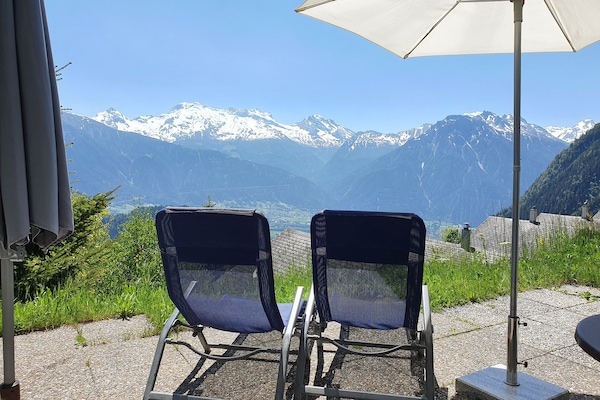 Herrlicher Ausblick, große hausbreite Terrasse