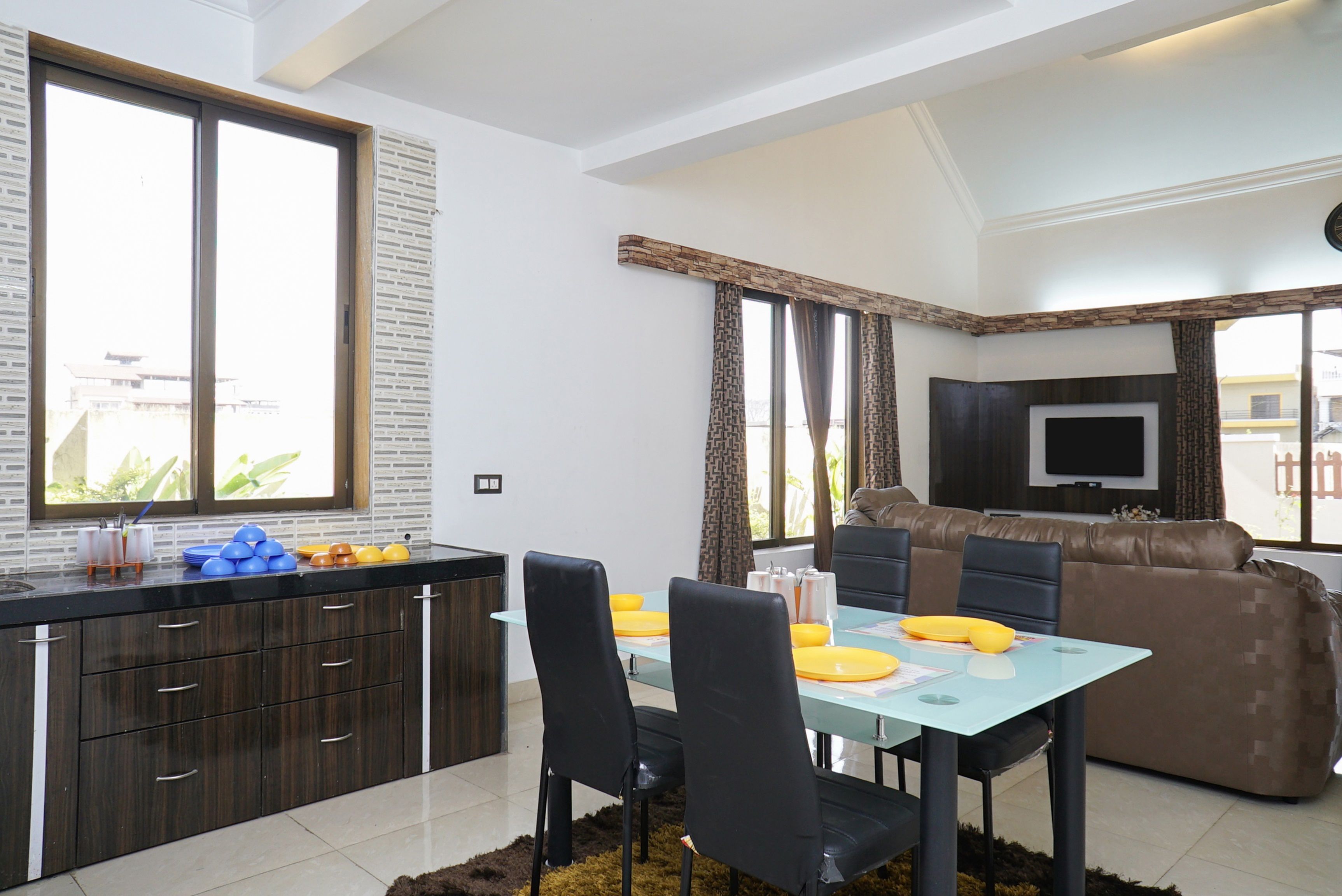 Double or Twin Room | In-room dining