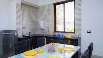Double or Twin Room | In-room dining