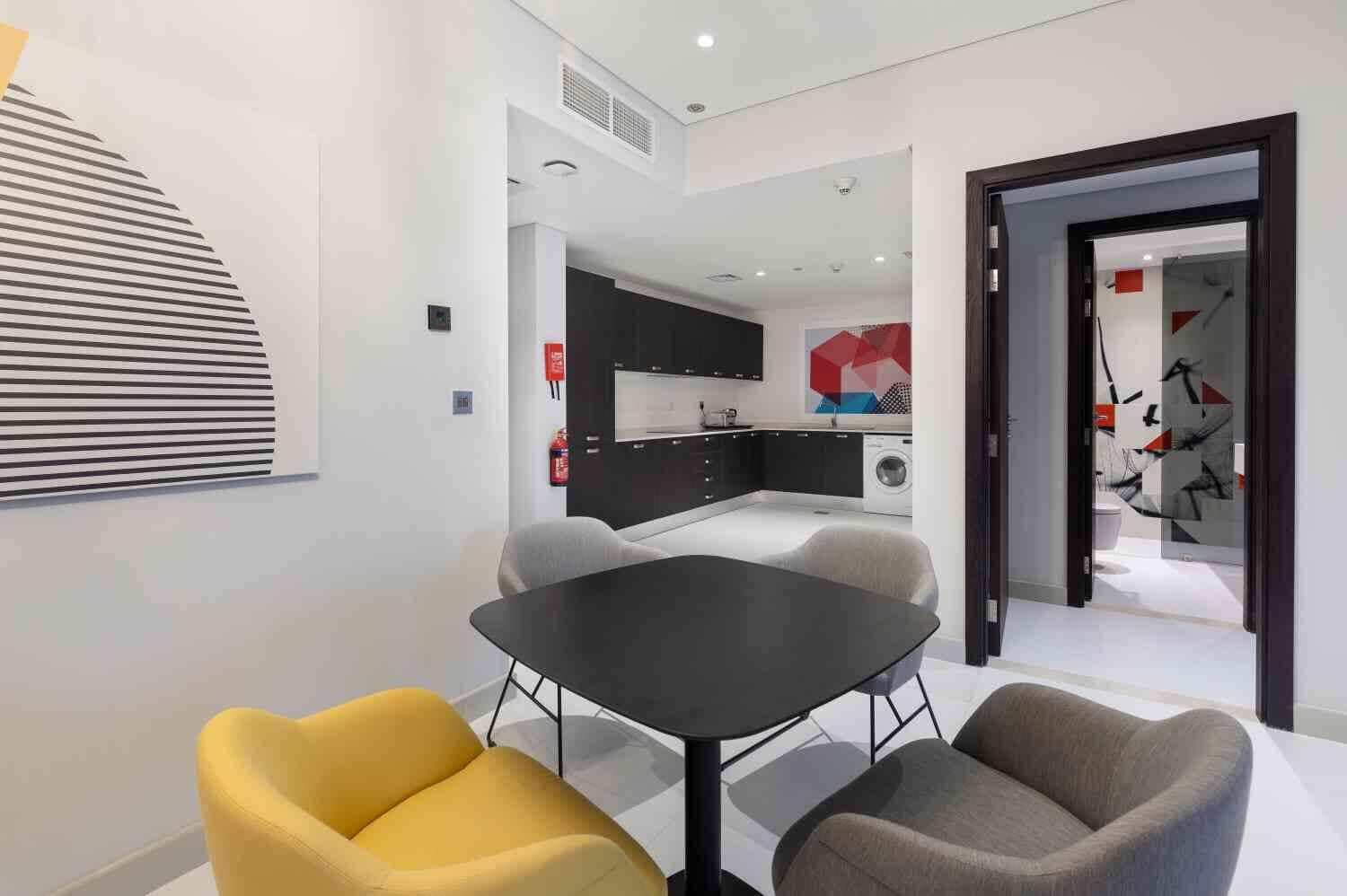 Appartement, 1 chambre (Urban) | Coin séjour | Télévision LED de 43 pouces avec chaînes par câble