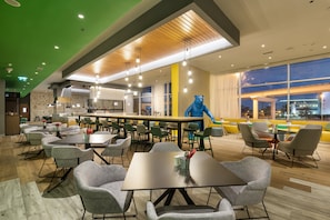 Tägliches Frühstücksbuffet (35 AED pro Person)