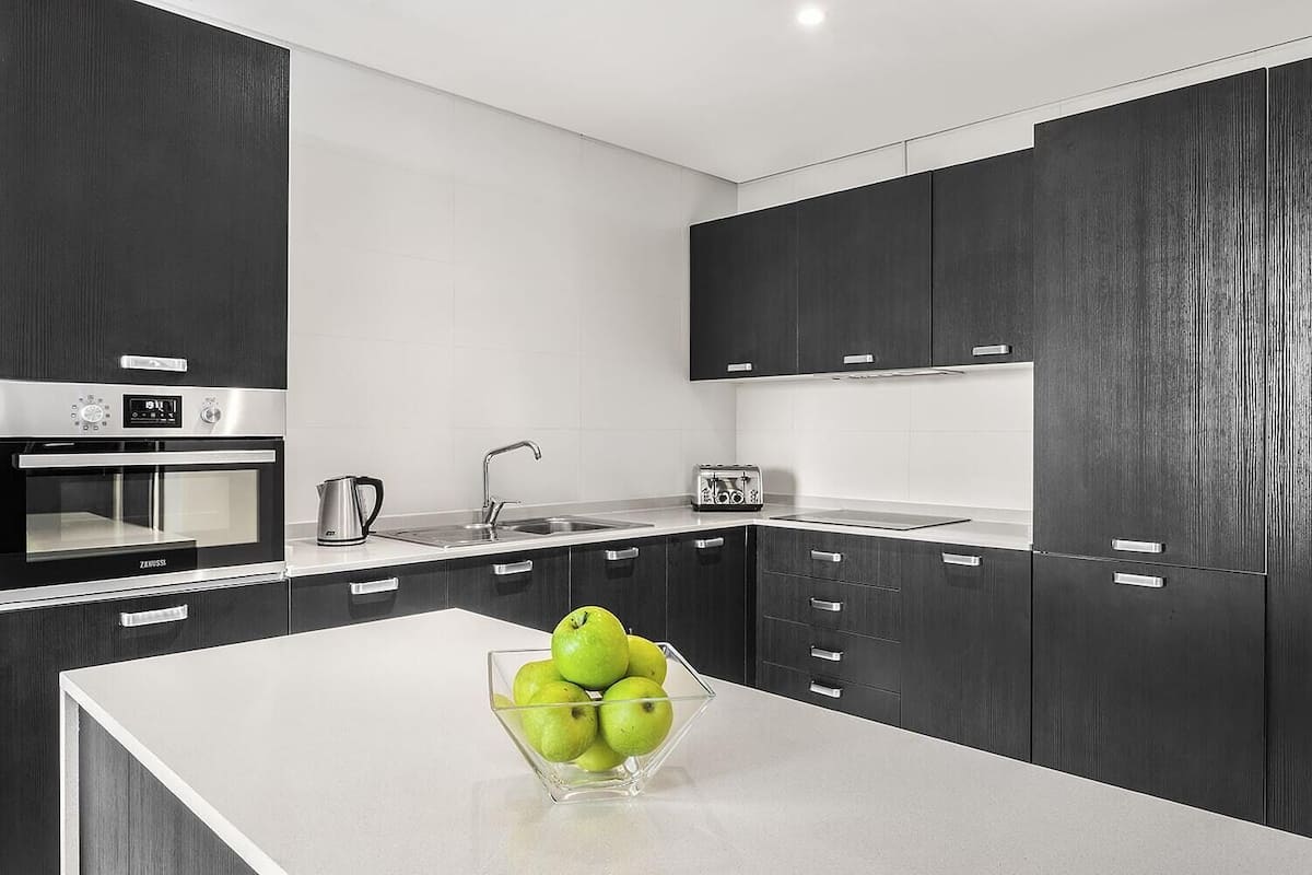 Lavavajillas, cafetera y tetera y artículos de limpieza ecológicos