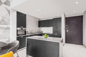 Premium Apartment, 1 Bedroom | Private kitchenette