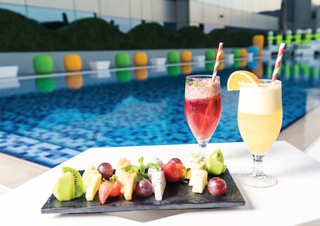 Alberca al aire libre . Studio M Arabian Plaza Hotel & Hotel Apartments