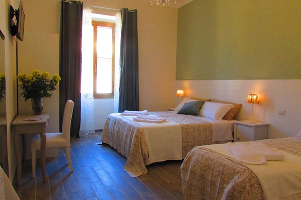 Triple Room | 1 bedroom, desk, blackout drapes, free WiFi - Termini Guesthouse (Rome)