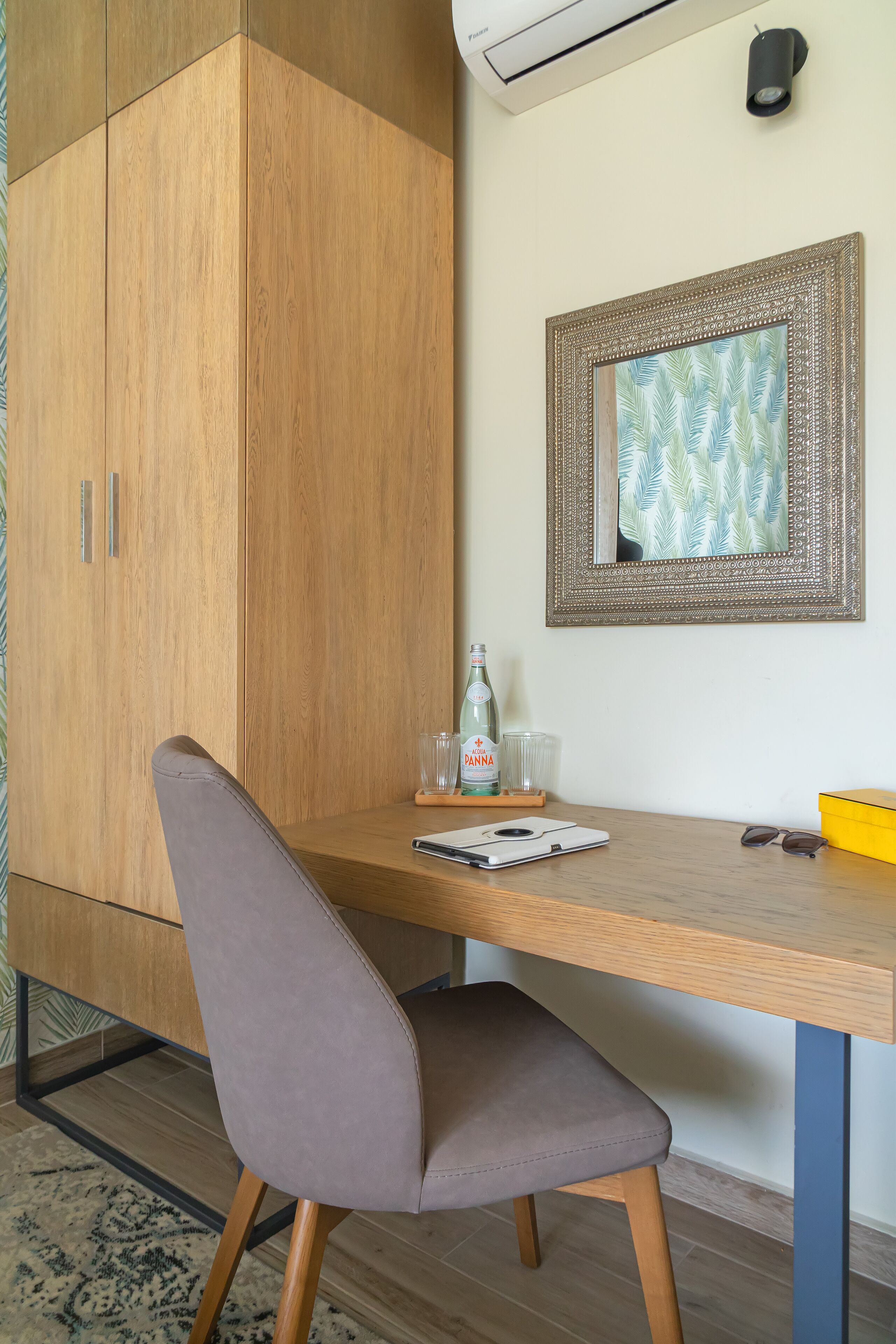 standard double room, partial sea view | wardrobe