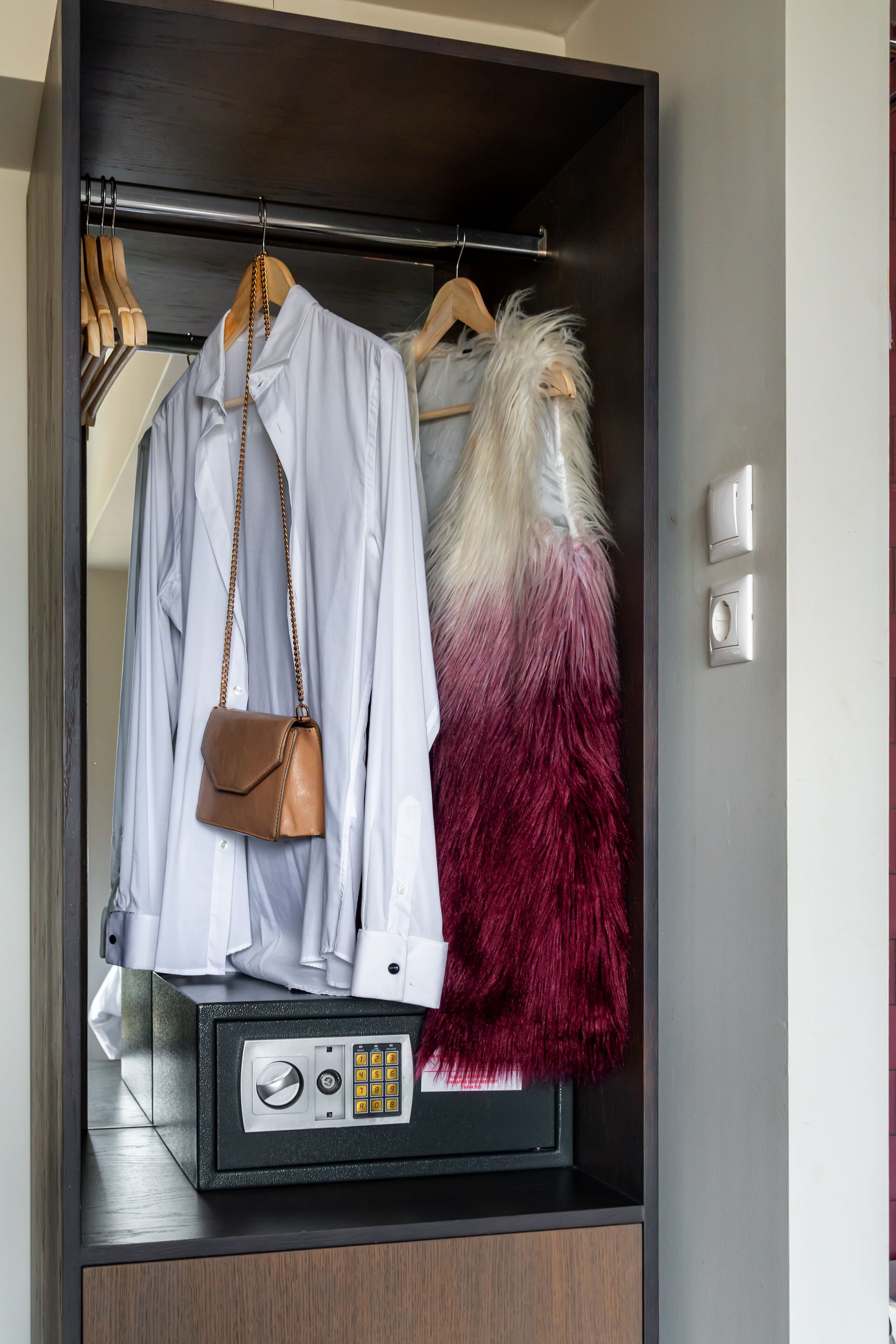 superior double room, partial sea view | safe