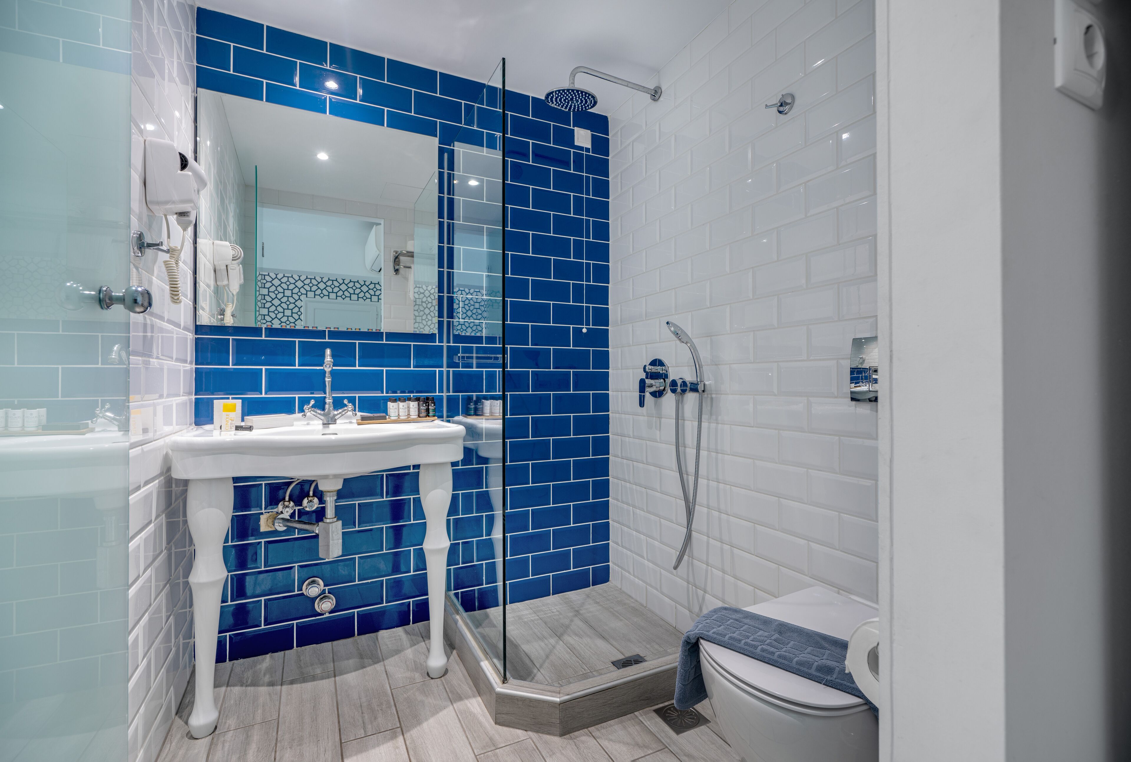 family suite, partial sea view | bathroom | shower, rainfall showerhead, designer toiletries, hair dryer
