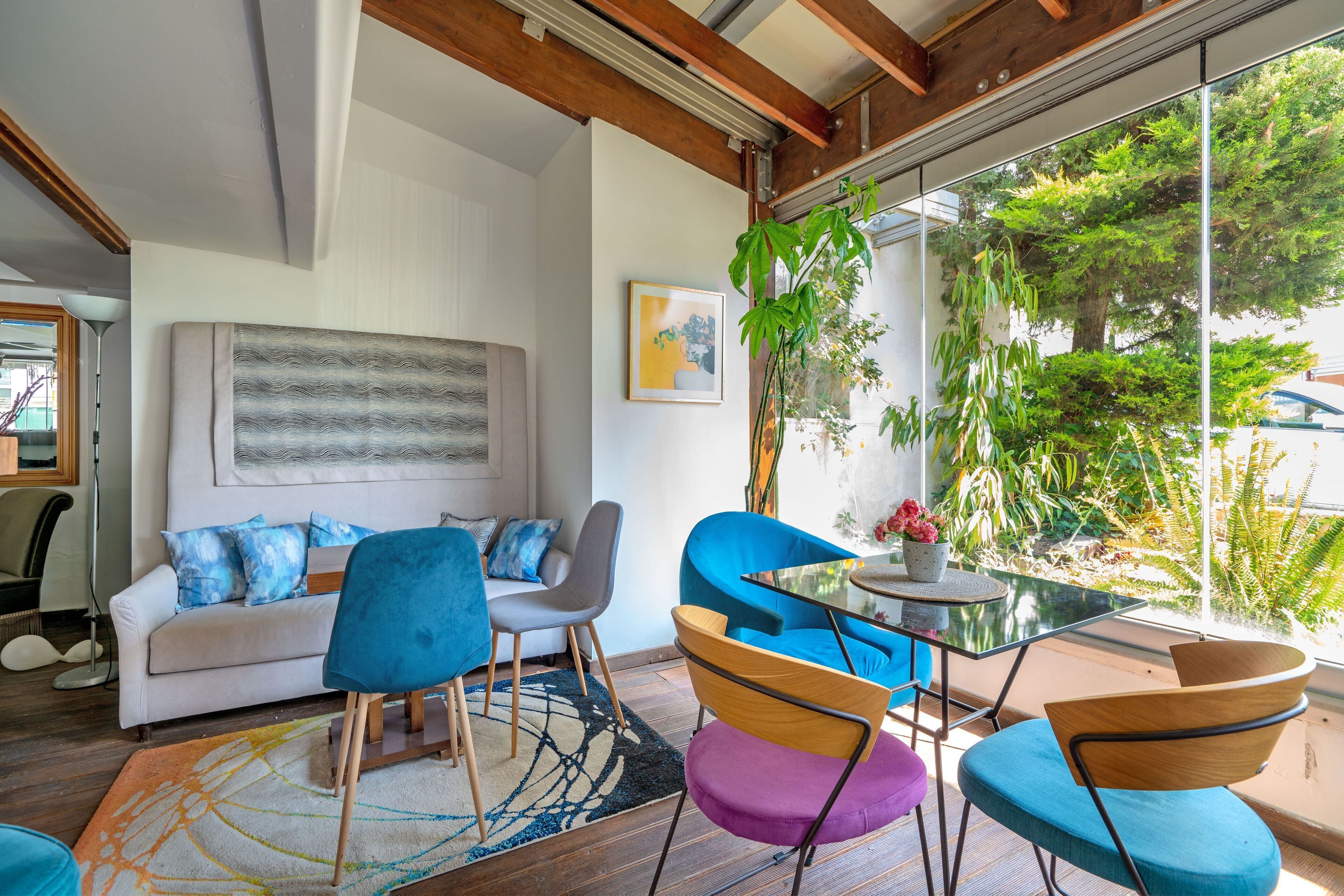 daily cooked-to-order breakfast (eur 12 per person)