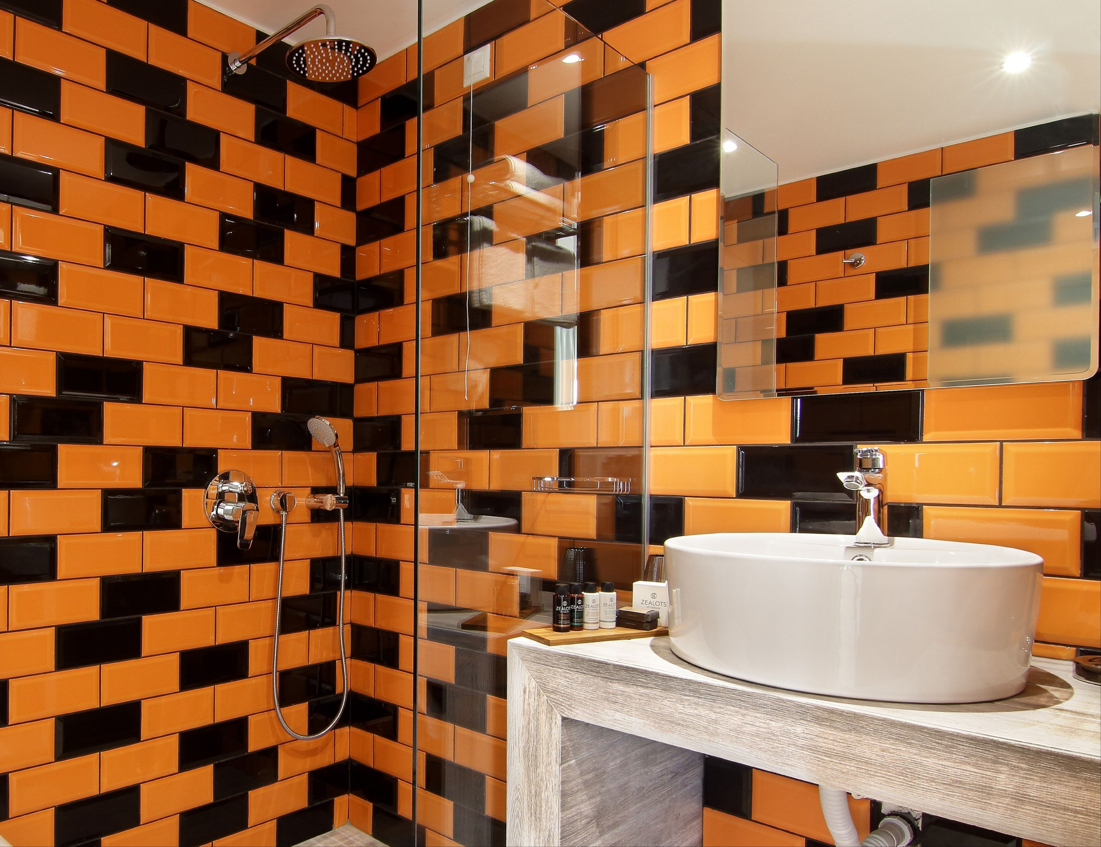 signature suite, partial sea view | bathroom | shower, rainfall showerhead, designer toiletries, hair dryer