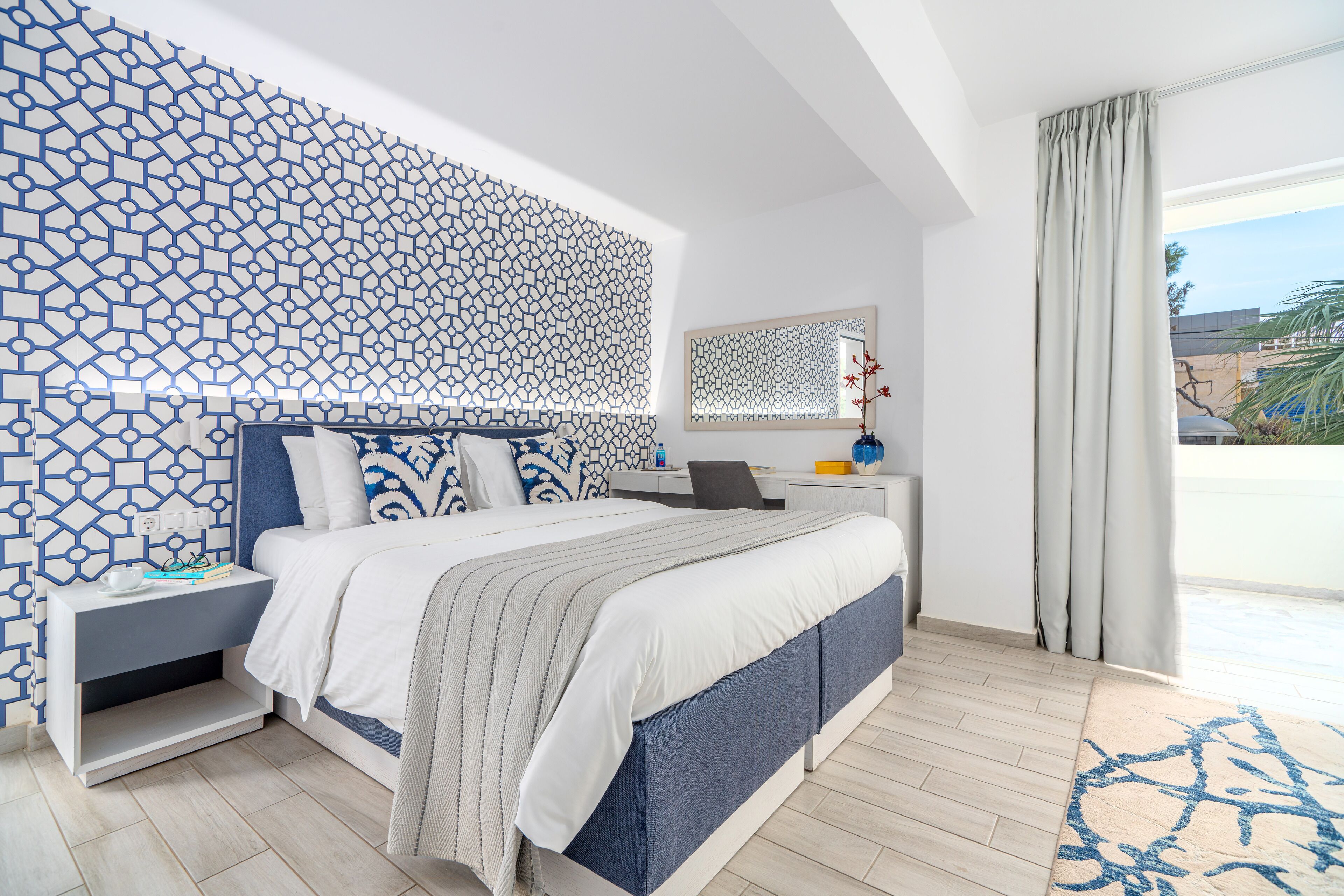 family suite, partial sea view | 1 bedroom, minibar, in-room safe, individually decorated