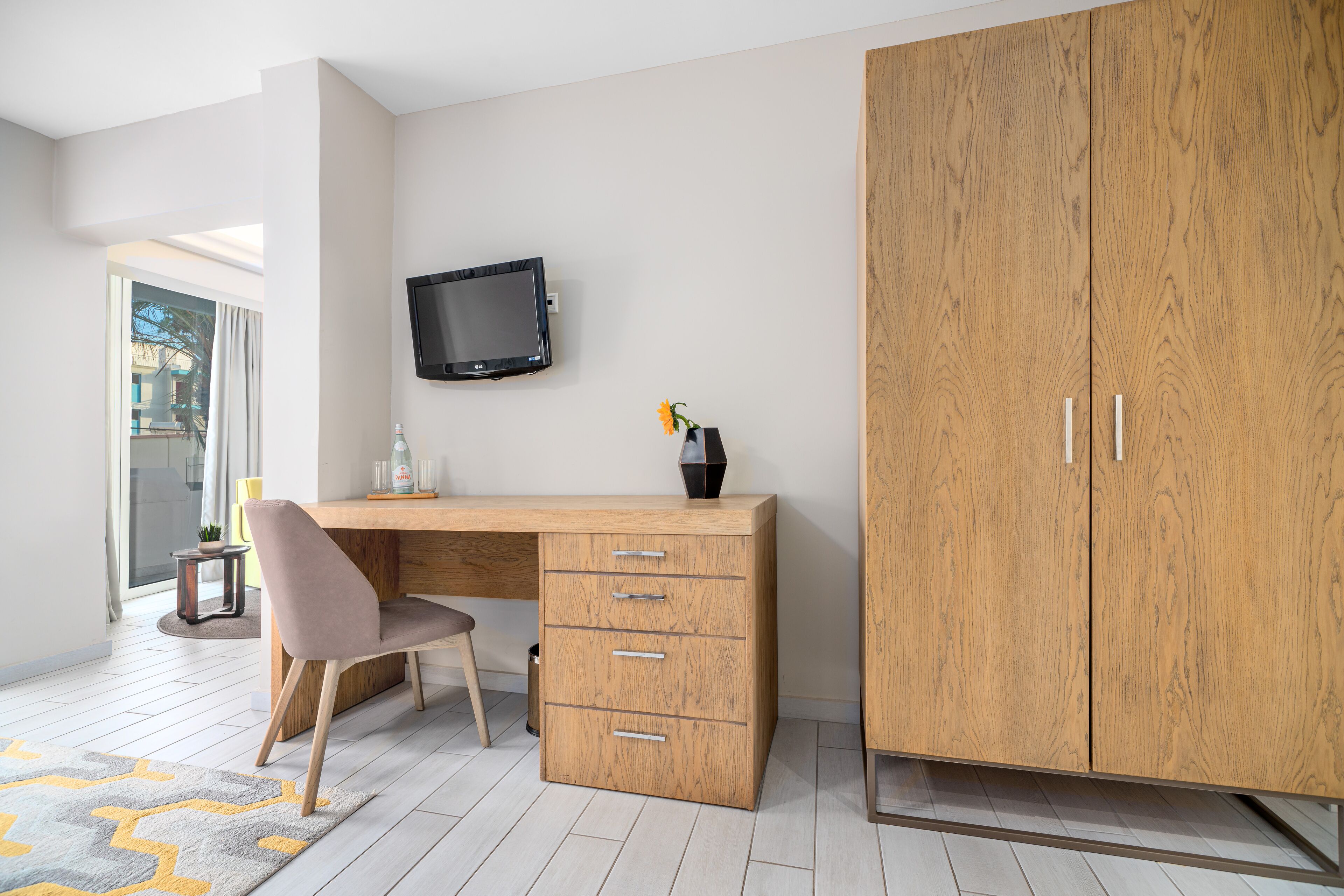 signature suite, partial sea view | wardrobe