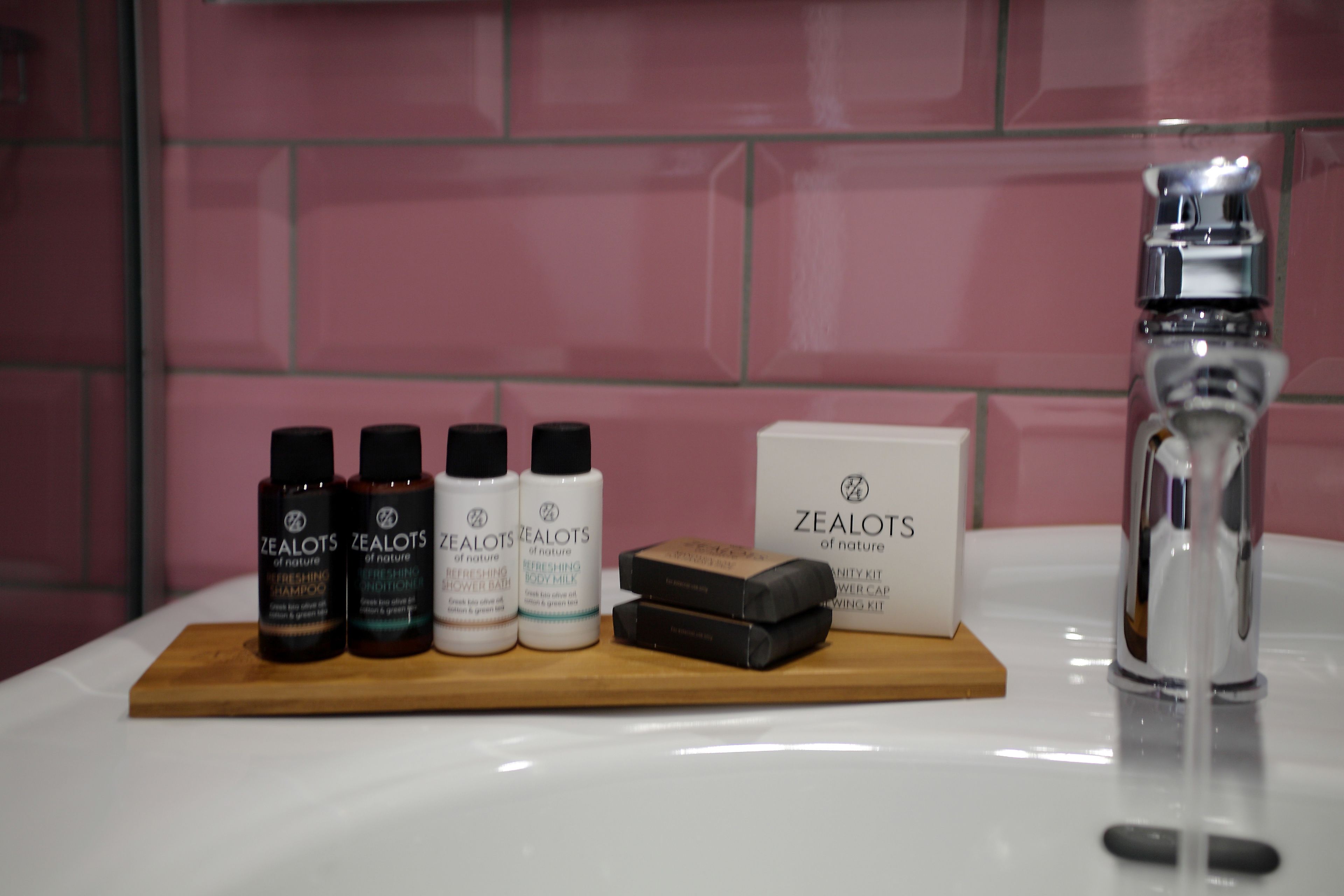 superior double room, partial sea view | bathroom amenities | shower, rainfall showerhead, designer toiletries, hair dryer