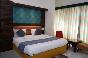 Deluxe kamer, 1 tweepersoonsbed, niet-roken | Geluiddichte muren, een strijkplank/strijkijzer, gratis wifi, beddengoed