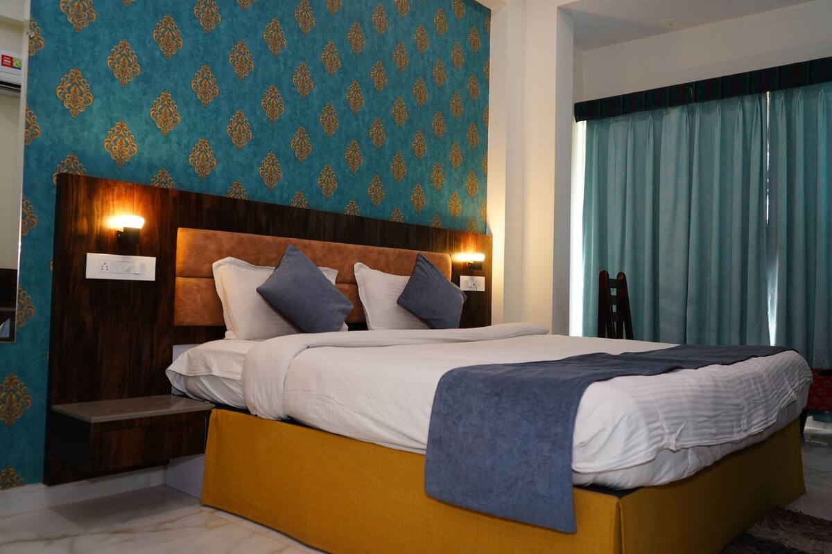 Soundproofing, iron/ironing board (on request), WiFi (free), bed sheets