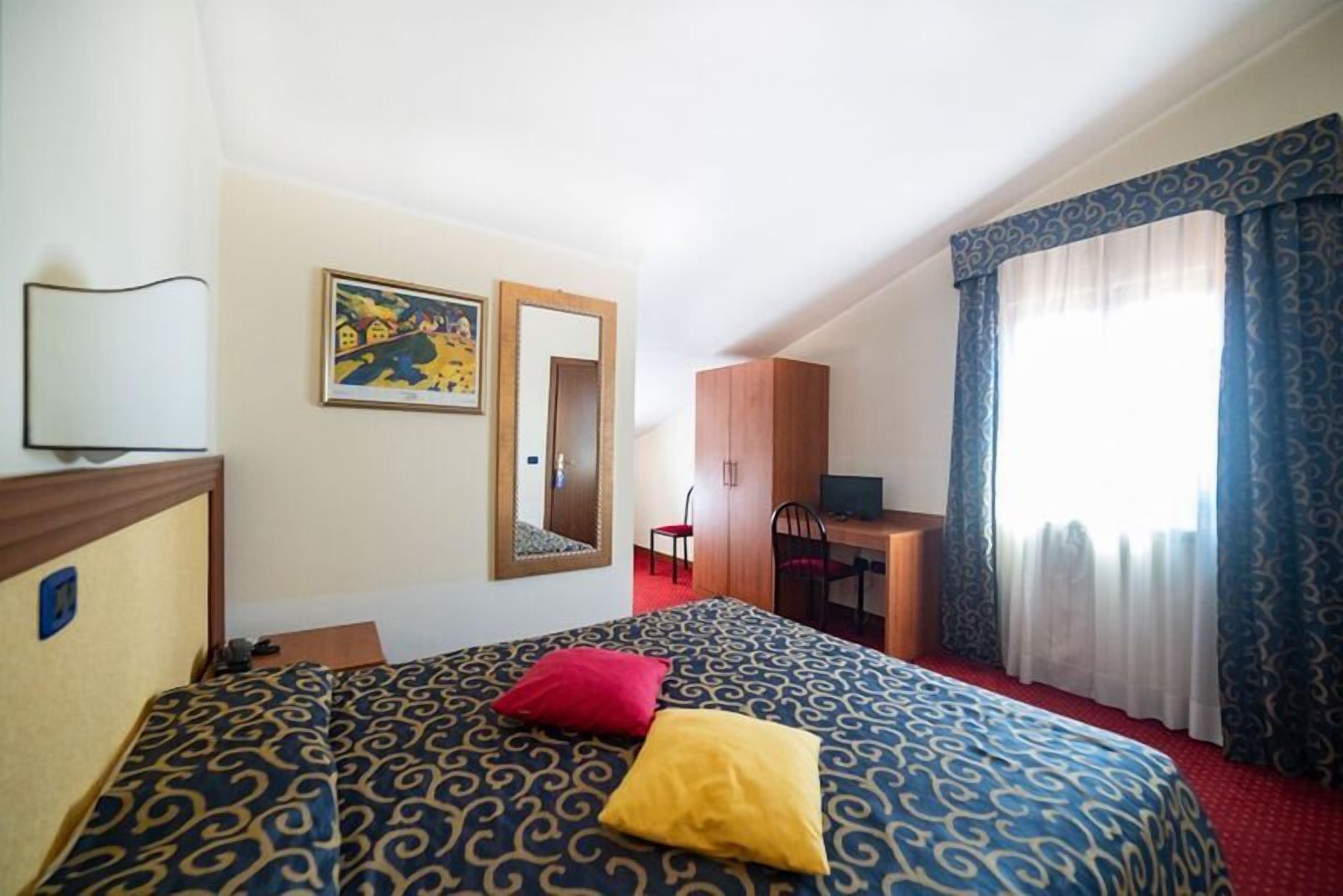 desk, blackout curtains, soundproofing, free cots/infant beds