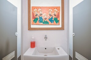 Towels - Snooze Guesthouse Yogyakarta - Hostel (Yogyakarta)