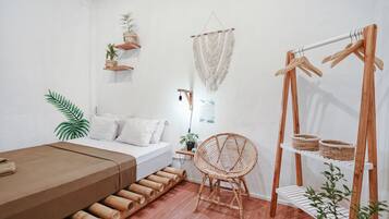 Habitación estándar, 1 cama de matrimonio | Tabla de planchar con plancha y wifi gratis