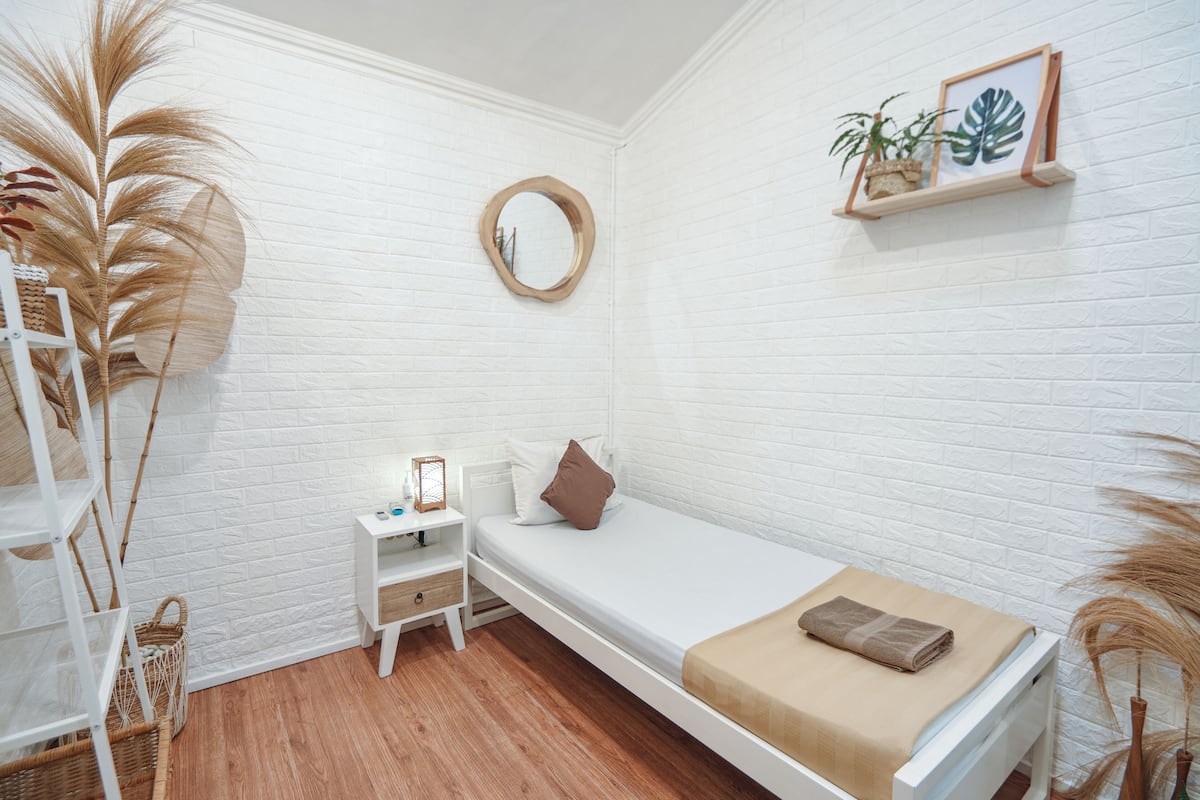 Kamar Single Basic, 1 Tempat Tidur Twin | Setrika/meja setrika, Wi-Fi gratis, dan seprai linen