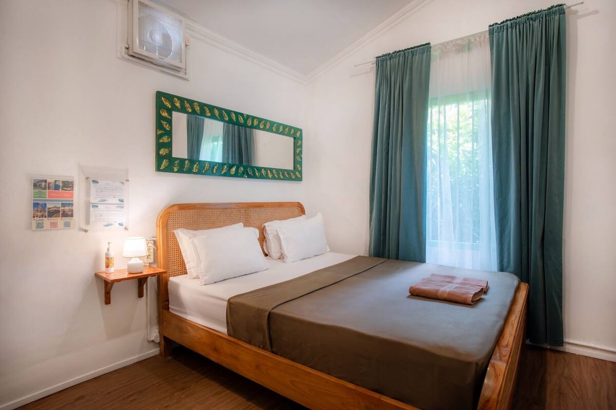 Kamar Double Standar, 1 Tempat Tidur Queen, Bebas Asap Rokok | Setrika/meja setrika, Wi-Fi gratis, dan seprai linen