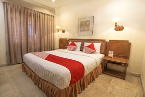 Quarto casal standard | Escrivaninha, Wi-Fi de cortesia, roupa de cama
