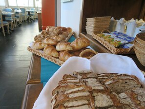 Tägliches inbegriffenes Frühstücksbuffet