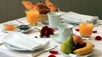 Free daily buffet breakfast