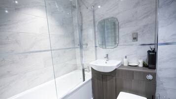 Comfort Apartment, 2 Bedrooms, Non Smoking, Private Bathroom | Bathroom | Combined shower/tub, deep soaking tub, free toiletries, hair dryer