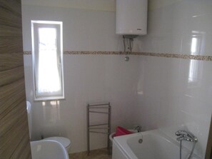 淋浴设施、坐浴桶、毛巾