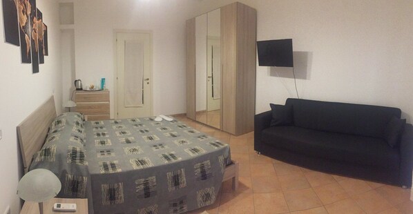 In-room safe, free WiFi, bed sheets