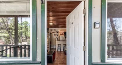 Walk to EVERYTHING! - MidTown, Opt HOT TUB on RVR w/ DEER
