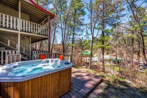 Walk to EVERYTHING! -  MidTown, Opt HOT TUB on RVR w/ DEER