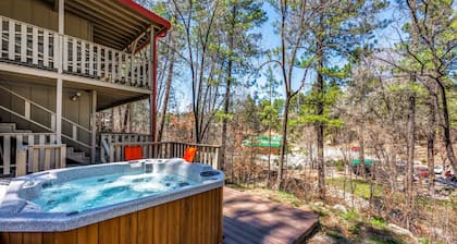 Walk to EVERYTHING! - MidTown, Opt HOT TUB on RVR w/ DEER