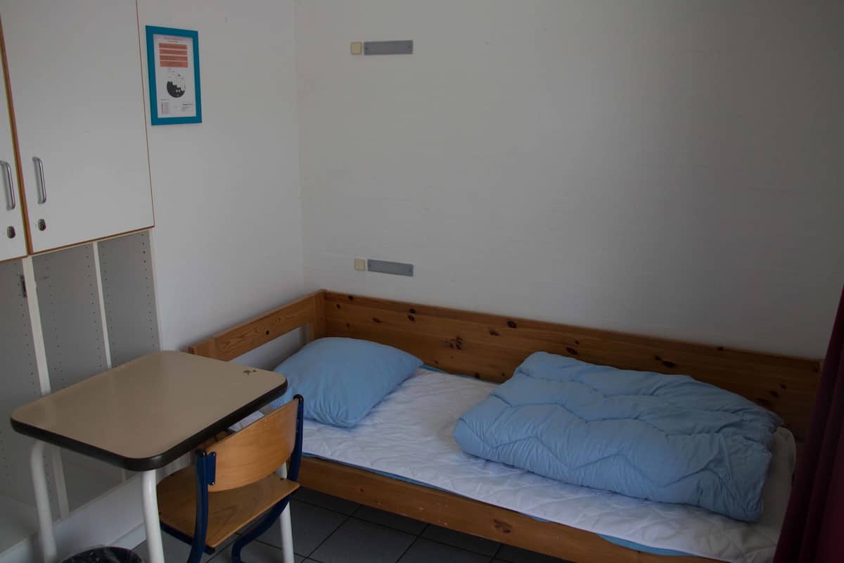 Hypo-allergenic bedding, iron/ironing board, rollaway beds, free WiFi