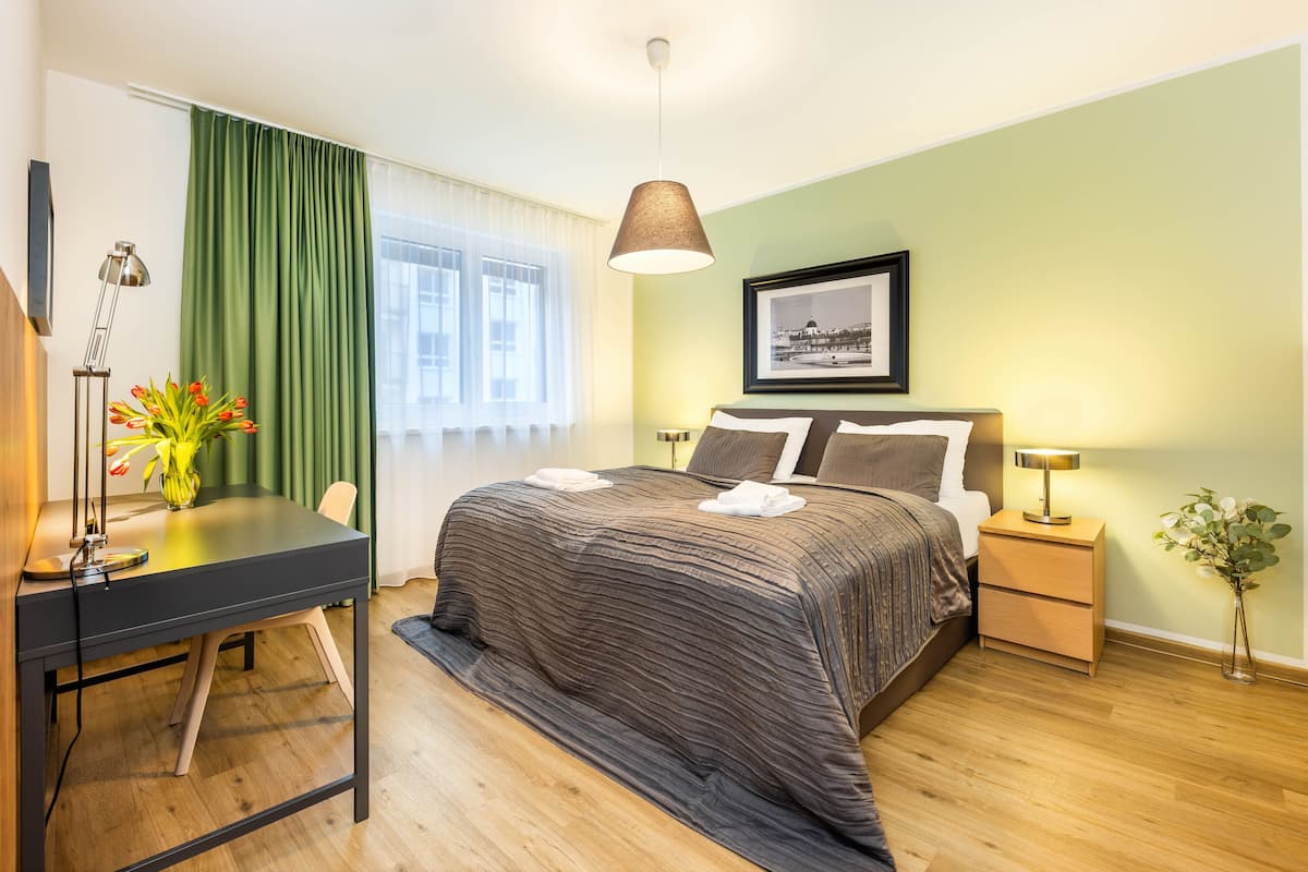 Executive Apartment, 1 Bedroom | In-room safe, desk, iron/ironing board, free cribs/infant beds