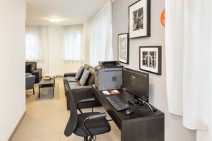 In-room business center - Jimmy's Apartments Siena  (Vienna)