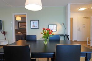 Suite, 1 Bedroom, Balcony | In-room dining