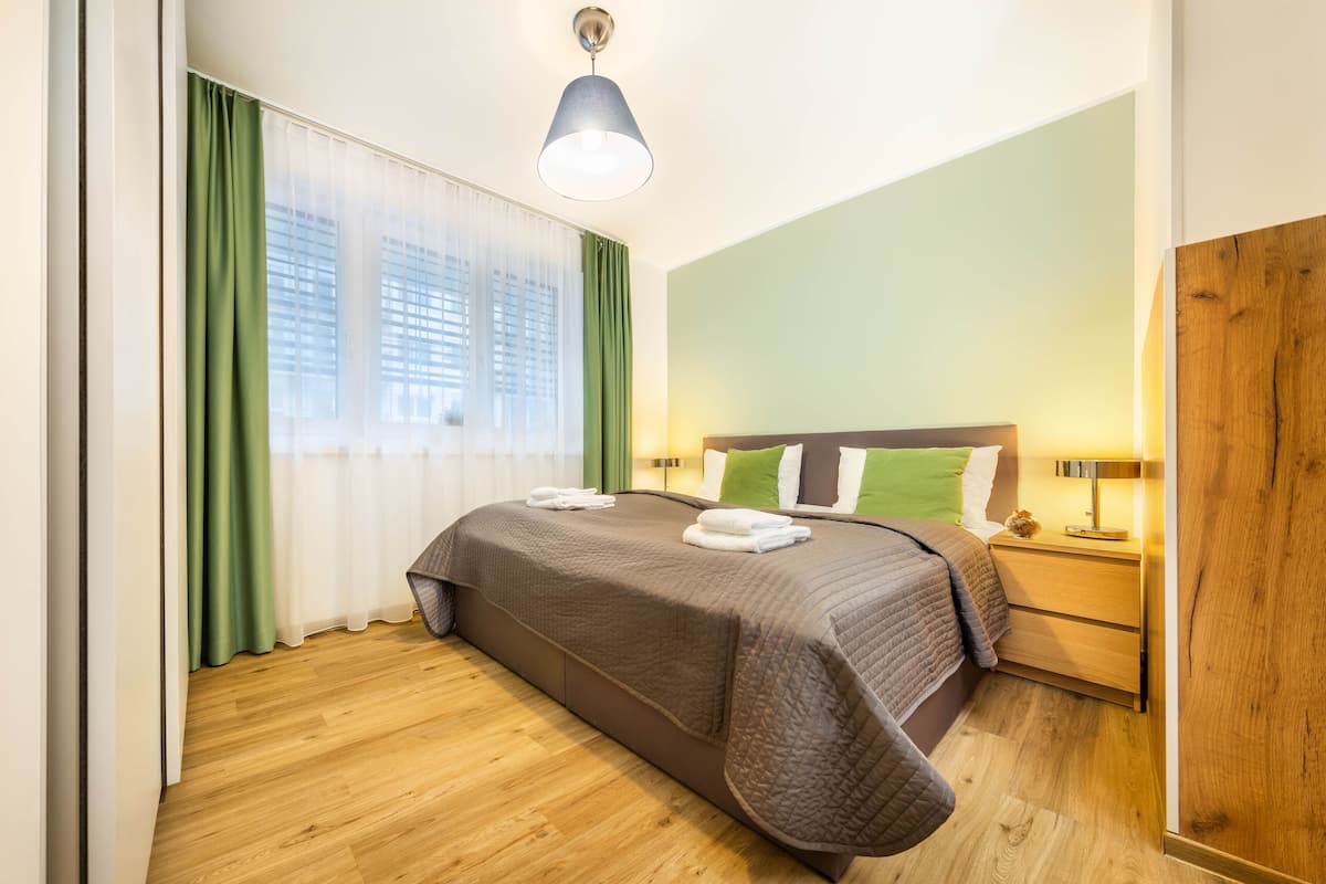 Suite, 2 Bedrooms | In-room safe, desk, iron/ironing board, free cribs/infant beds