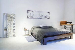 2 Schlafzimmer, Schreibtisch, Bügeleisen/Bügelbrett, Reisekinderbett