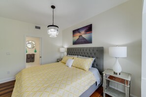 2 bedrooms, iron/ironing board, internet, bed sheets