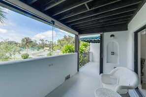 Terrace/patio - Stunning 2BR/2BA condo in the heart of Naples (Naples)