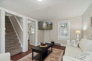 Smart TV - Lansing Home |  2BR Between MSU & Old Town (Lansing)