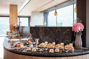 Dagelijks ontbijtbuffet (EUR 25.00 per persoon)