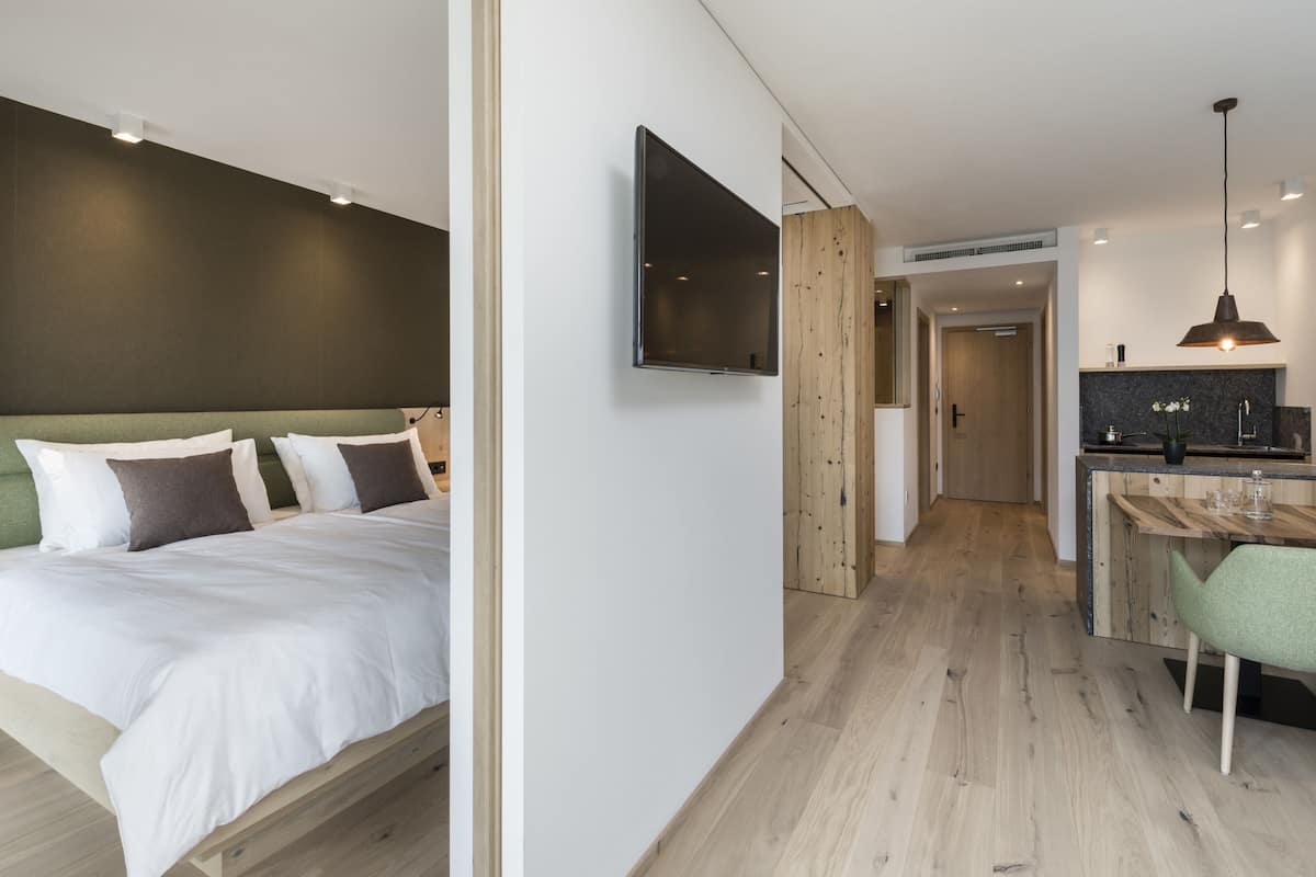 Junior Apartment | 1 bedroom, hypo-allergenic bedding, in-room safe, desk