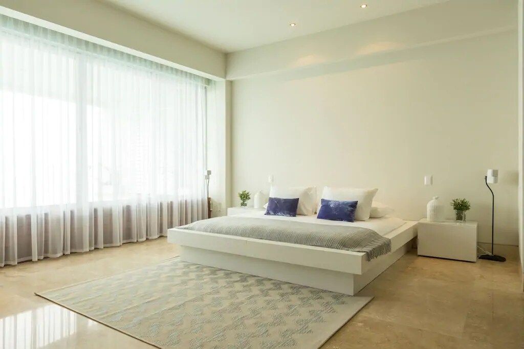 step-free access to master bed