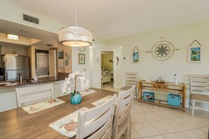 Dining - Ocean Village Club Condo H35 (St. Augustine)
