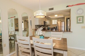 Dining - Ocean Village Club Condo H35 (St. Augustine)