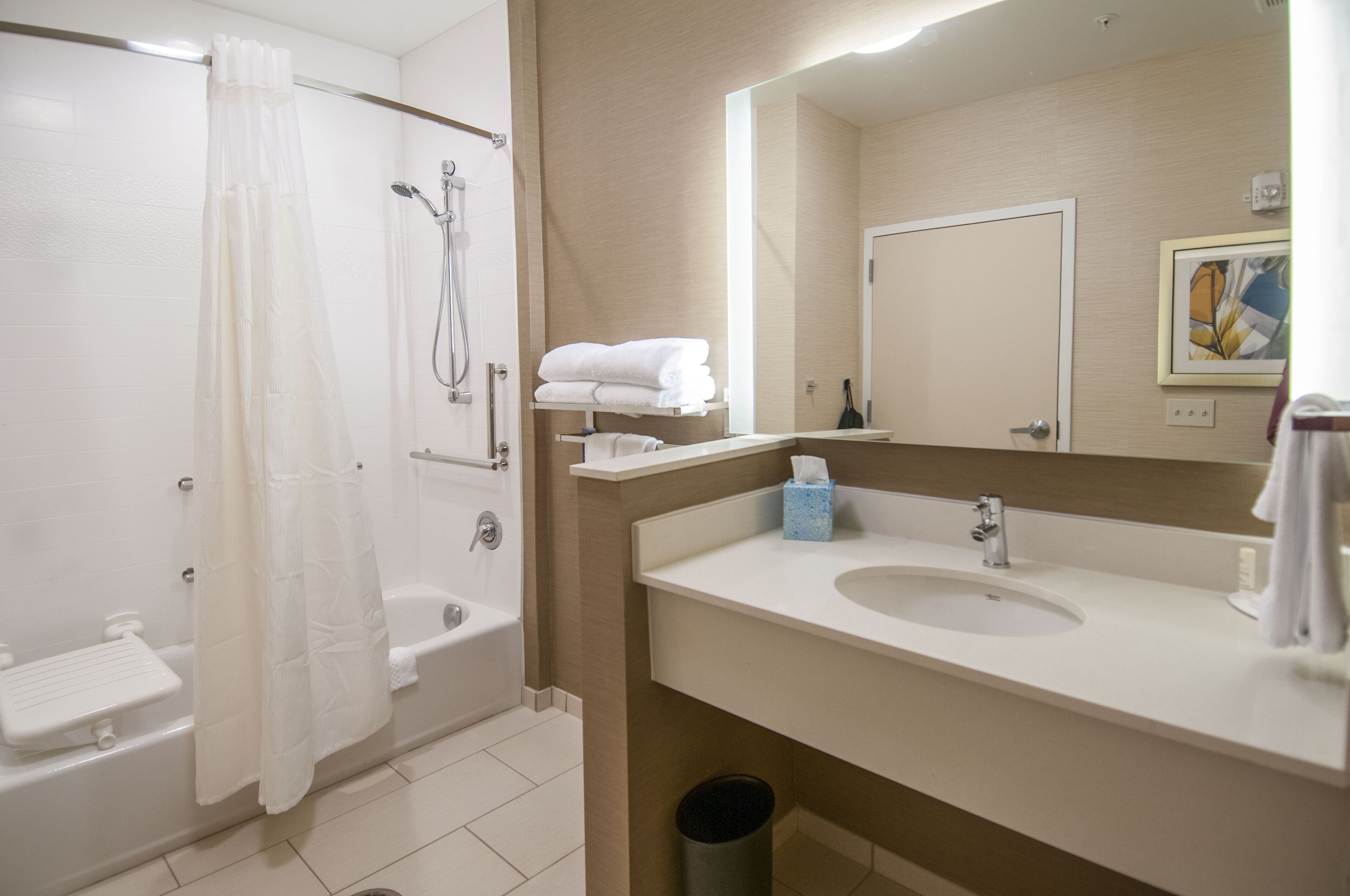 free toiletries, towels